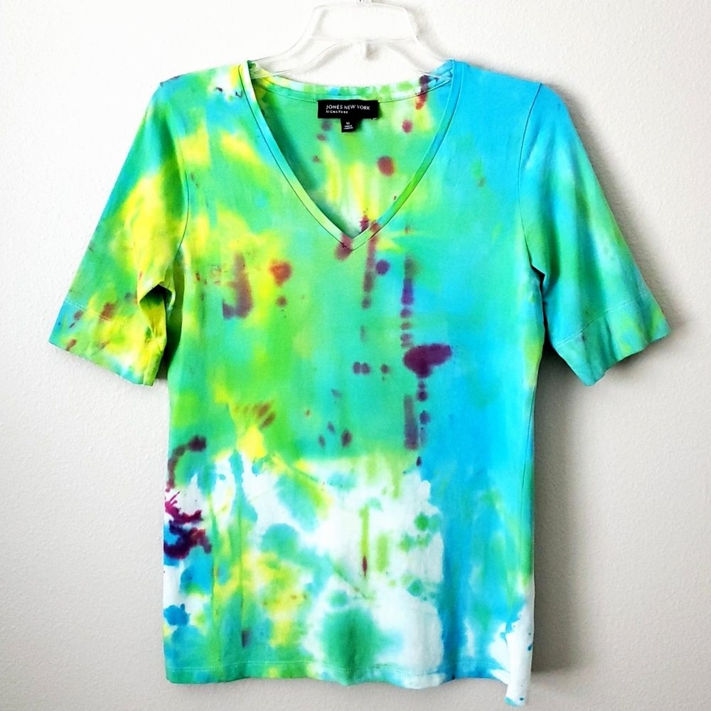 Jones New York Tie Dye V-neck Short Sleeve Top, Size Medium - Picture 15 of 15